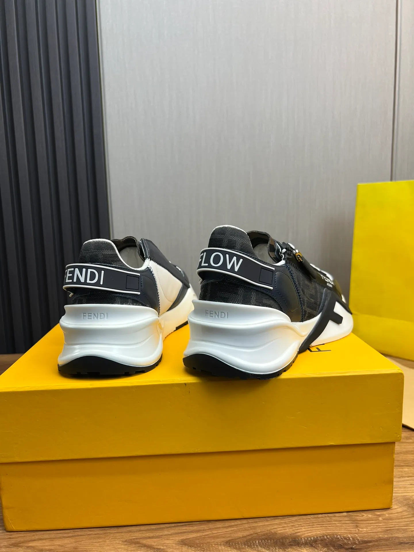 Men's men's shoes💰520💰 Fendi [Fendi] hot style is on the market🔥Fashionable casual men's shoes🔱Made of original brand fly knit fabric. Original cowhide + breathable mesh lining + sheepskin feet. Perfect shape and top quality, you deserve it🔜Original rubber outsole, ultra-light, non-slip and wear-resistant👣 Standard size 38-44